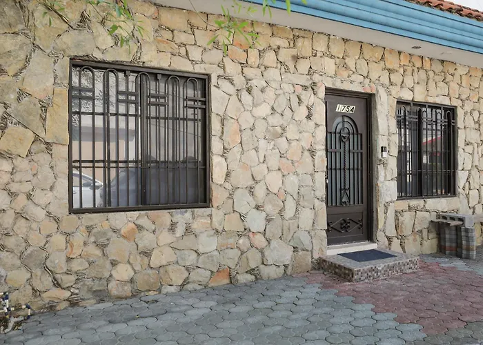 ANTIQUE Guest House Fundidora